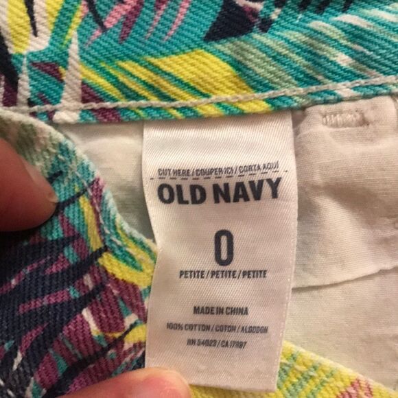 (5/$25) Host pick Old Navy tropical Diva Shorts - Picture 3 of 5